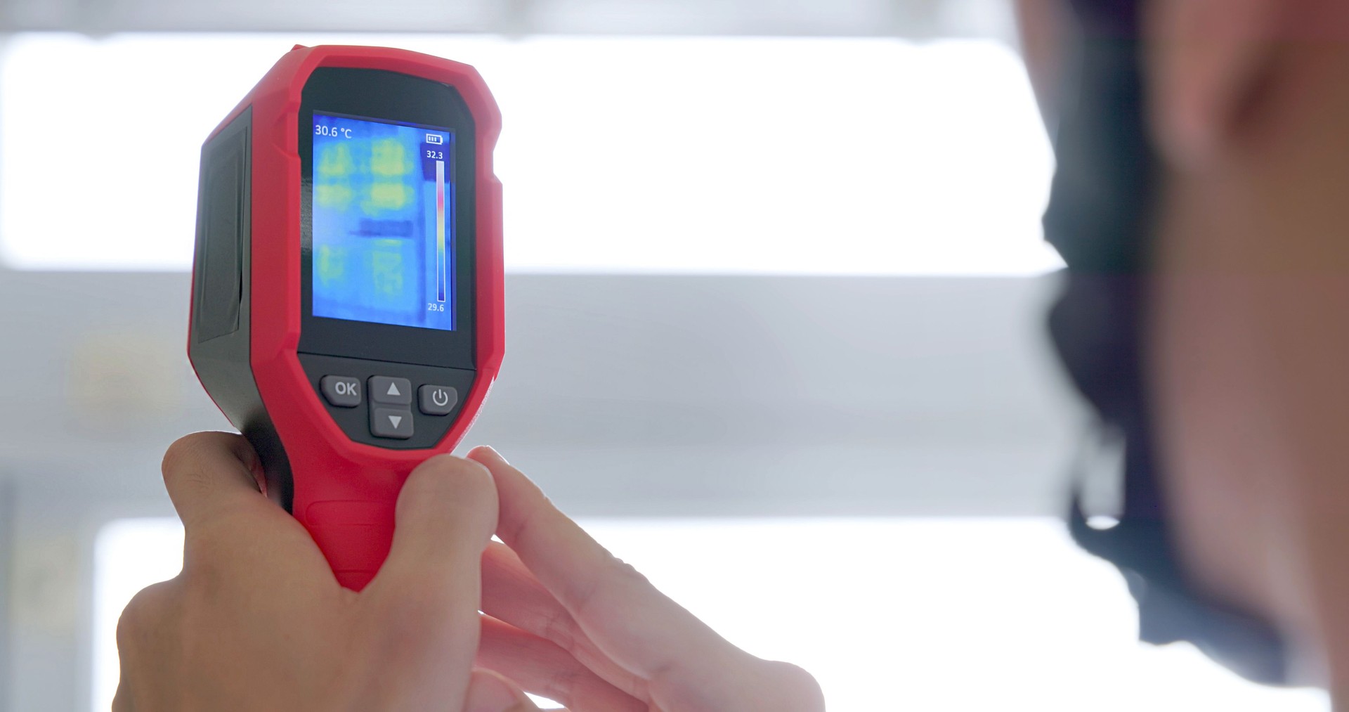 home inspector use thermal imager